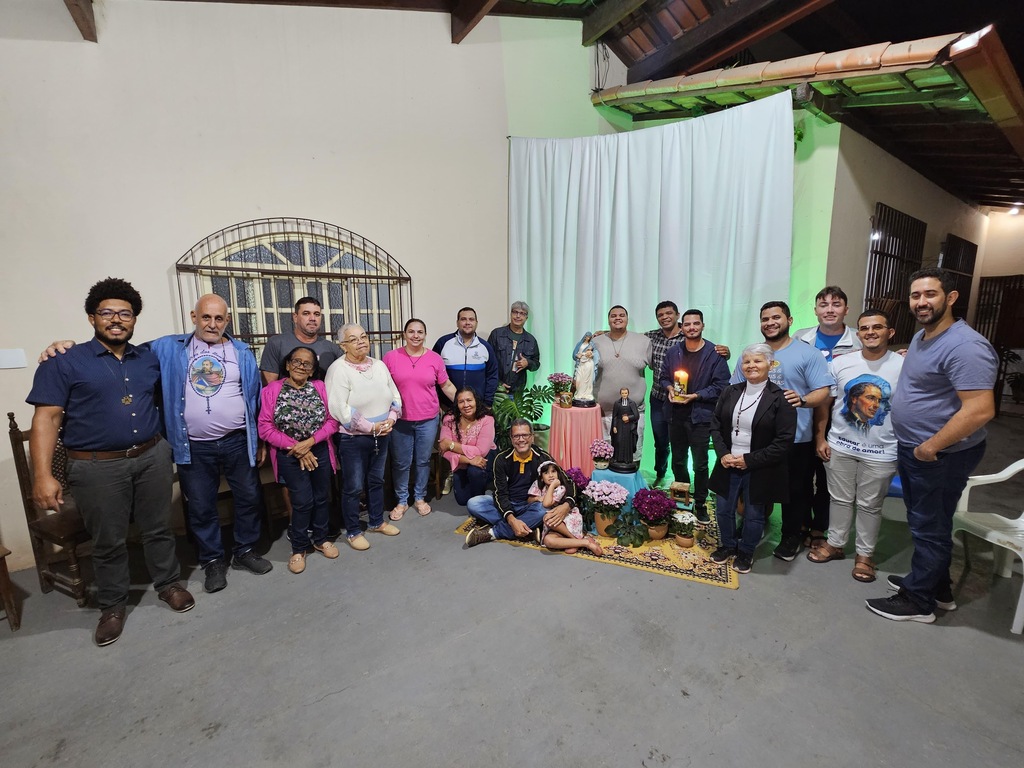 Empoeirados na Terra Vermelha a Comunidade Marista Nossa Senhora da Penha celebra anos