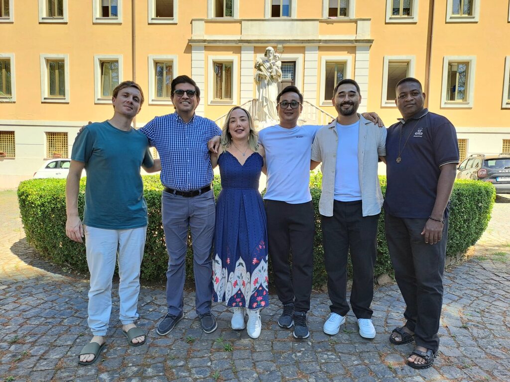 Luciana Azevedo participa de formação internacional do Instituto Marista em Manziana Itália Easy Resize com